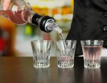 Культура питья самбуки: как правильно пить ликер